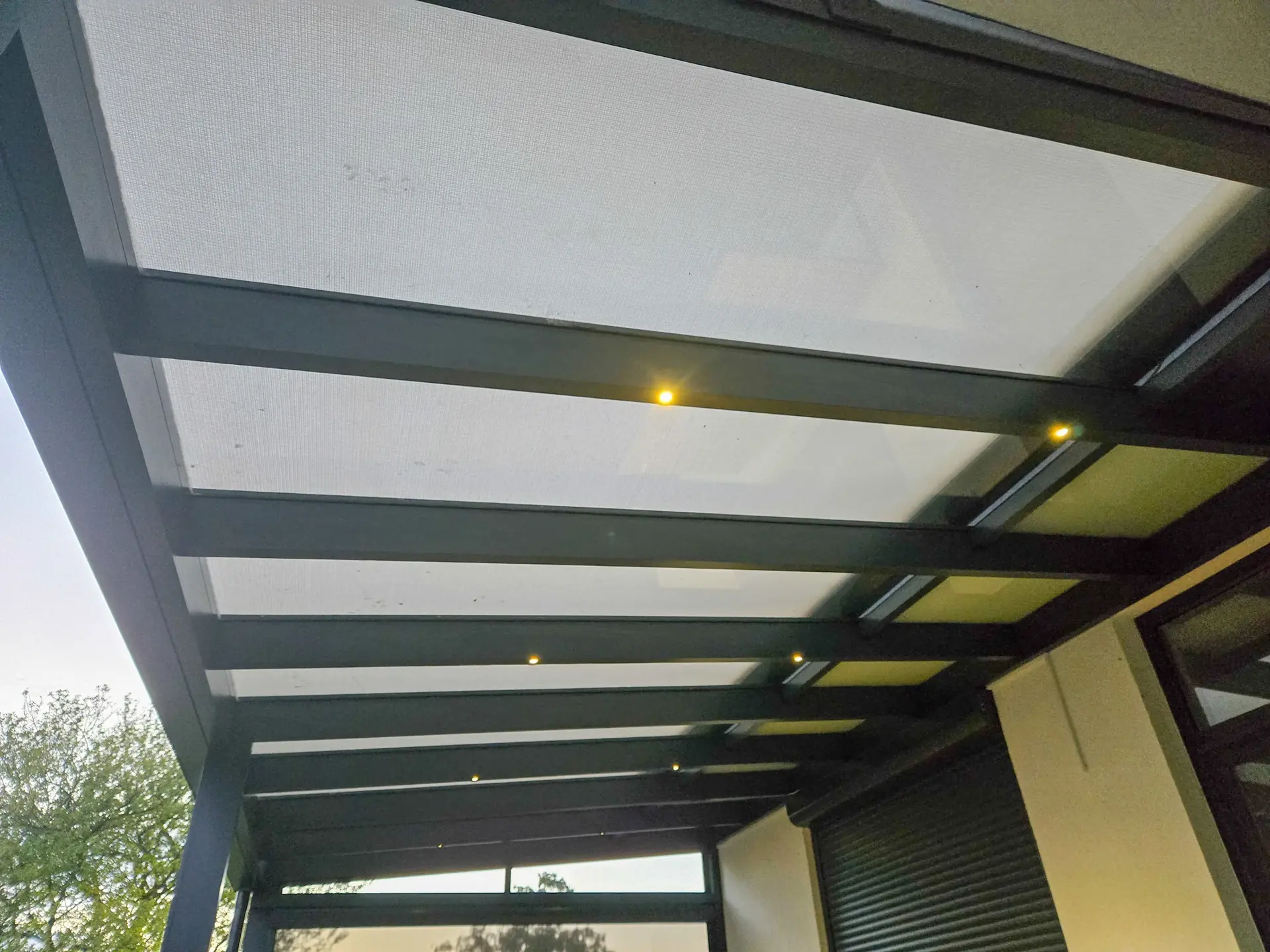 Struttura in alluminio con tetto in vetro — 1